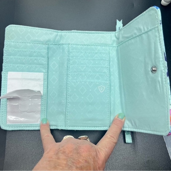 Vera Bradley RFID Smartphone Wristlet/ wallet in Cotton - Picture 8 of 9